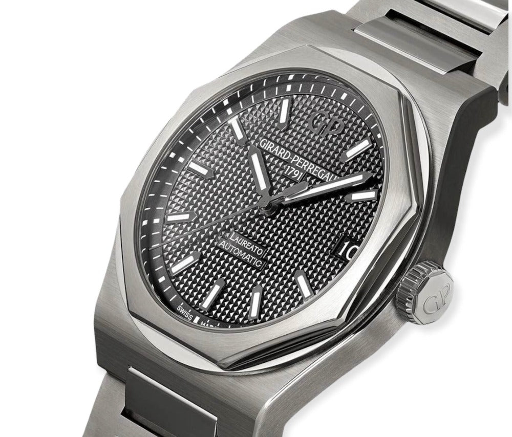 Girard Perregaux Laureato Black Edition